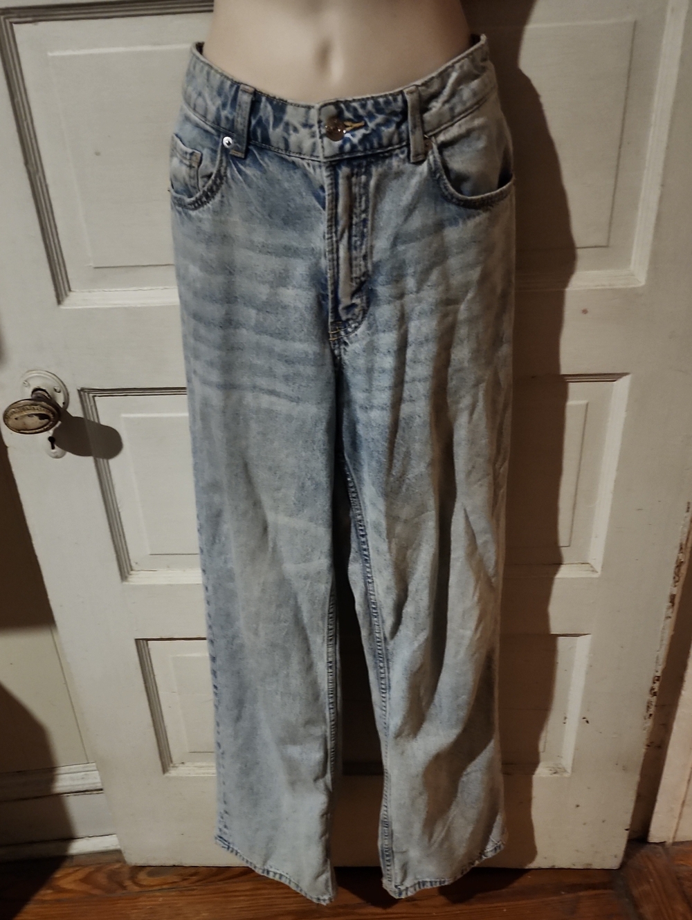 H&M Divided Acid Wash Distressed Jeans Size 4